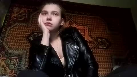 Snapshot of kikibang_ chatting on 11/18/25, 08:19 kikibang_ online show from 11/18/25, 08:19