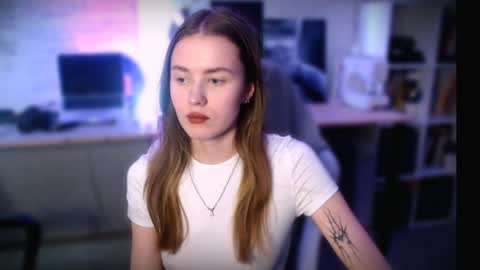 Snapshot of kikies_ chatting on 12/10/24, 09:00 Mika and Miranda online show from 12/10/24, 09:00