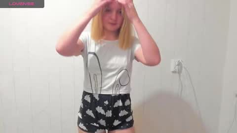 Snapshot of kikies_ chatting on 02/14/25, 03:26 Mika and Miranda online show from 02/14/25, 03:26