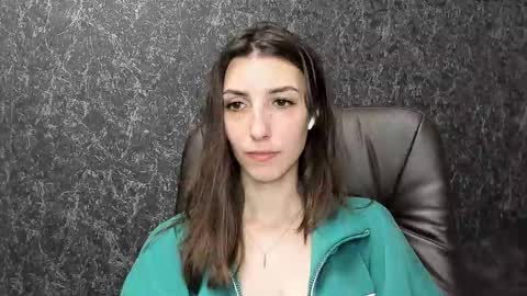 Snapshot of kikies_ chatting on 09/21/25, 04:30 Mika and Miranda online show from 09/21/25, 04:30