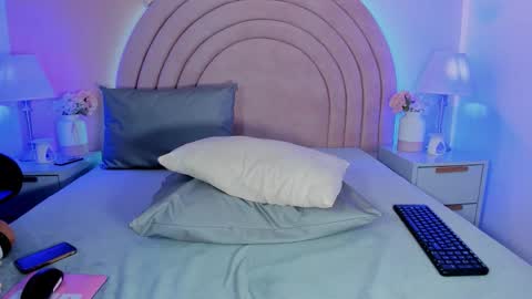 KI KI online show from 10/25/25, 08:03