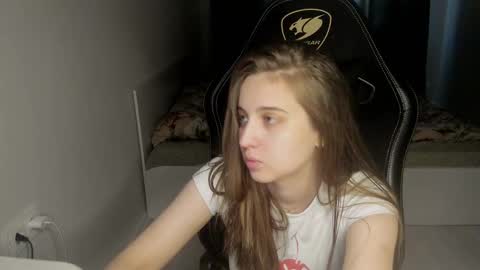 Snapshot of kikileen chatting on 10/02/25, 01:45 Kiki online show from 10/02/25, 01:45