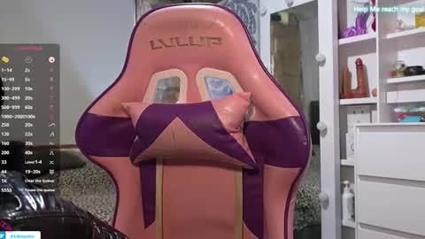 Snapshot of kikilepetite chatting on 10/07/25, 07:11 kiki online show from 10/07/25, 07:11