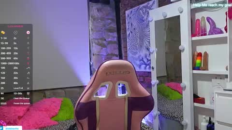 Snapshot of kikilepetite chatting on 12/13/25, 07:53 kiki online show from 12/13/25, 07:53