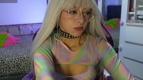 kiki online show from 04/11/26, 09:41