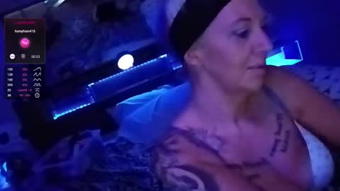 kikilovespartylights online show from 02/07/25, 11:01