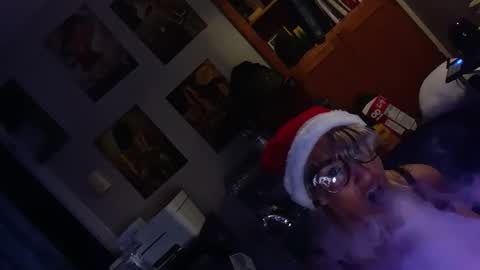 kikilovespartylights online show from 12/19/25, 09:38