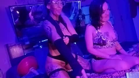 kikilovespartylights online show from 02/25/26, 07:29