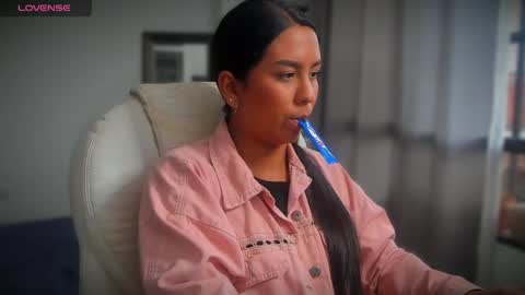 Snapshot of killaa01 chatting on 02/10/25, 10:40 Alejandra online show from 02/10/25, 10:40