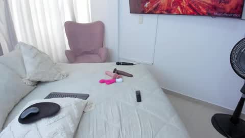 Ana      online show from 10/02/25, 03:30