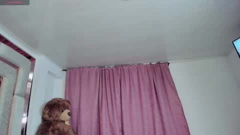 Snapshot of kim2_t chatting on 10/30/25, 02:57 Nicole. online show from 10/30/25, 02:57