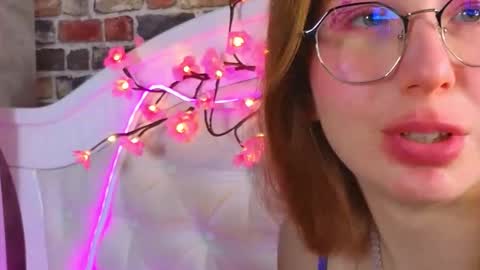 CatherineBarkJamieWallace online show from 12/18/25, 08:26