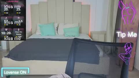 Kim online show from 12/21/25, 02:57