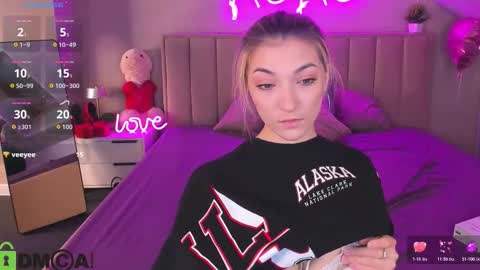 Snapshot of kimberlly_smith chatting on 02/28/26, 12:00 kimberlly_smith online show from 02/28/26, 12:00