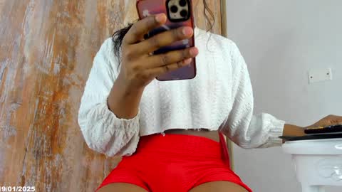 Snapshot of kimberly_house chatting on 01/20/25, 12:04 Kimberly 3 online show from 01/20/25, 12:04