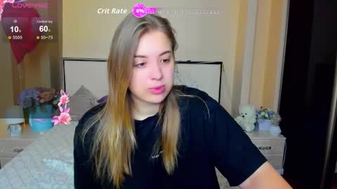 Snapshot of kimberly_mmm chatting on 10/13/25, 11:43 kimberly_mmm online show from 10/13/25, 11:43