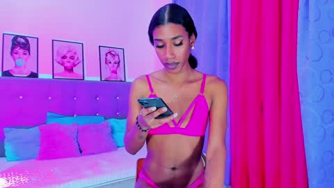 Snapshot of kimberly_thompsom chatting on 12/10/24, 01:33 Your Queen KIM online show from 12/10/24, 01:33