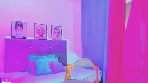 Snapshot of kimberly_thompsom chatting on 12/15/24, 02:59 Your Queen KIM online show from 12/15/24, 02:59