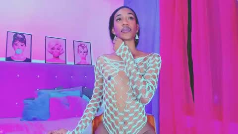 Snapshot of kimberly_thompsom chatting on 12/21/24, 05:36 Your Queen KIM online show from 12/21/24, 05:36