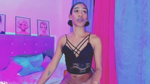 Snapshot of kimberly_thompsom chatting on 01/04/25, 05:16 Your Queen KIM online show from 01/04/25, 05:16