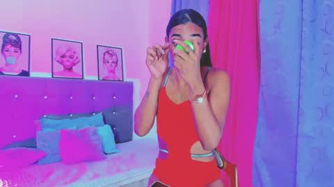 Snapshot of kimberly_thompsom chatting on 01/05/25, 01:13 Your Queen KIM online show from 01/05/25, 01:13