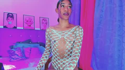 Snapshot of kimberly_thompsom chatting on 01/06/25, 04:44 Your Queen KIM online show from 01/06/25, 04:44