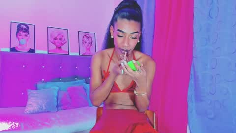 Snapshot of kimberly_thompsom chatting on 01/08/25, 05:15 Your Queen KIM online show from 01/08/25, 05:15