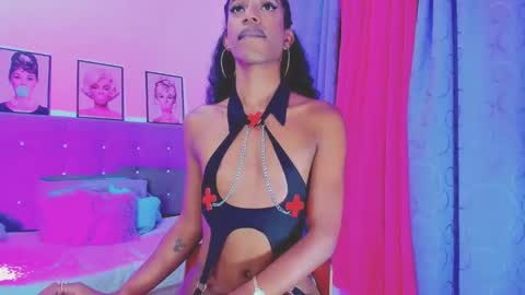 Snapshot of kimberly_thompsom chatting on 01/22/25, 05:59 Your Queen KIM online show from 01/22/25, 05:59