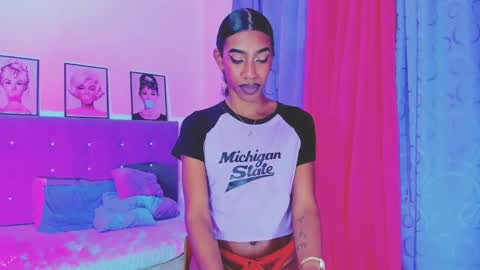 Snapshot of kimberly_thompsom chatting on 01/28/25, 06:07 Your Queen KIM online show from 01/28/25, 06:07