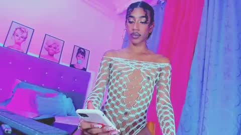 Snapshot of kimberly_thompsom chatting on 01/30/25, 01:55 Your Queen KIM online show from 01/30/25, 01:55