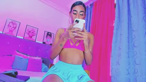 Snapshot of kimberly_thompsom chatting on 02/16/25, 04:10 Your Queen KIM online show from 02/16/25, 04:10