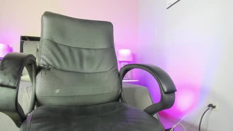 Snapshot of kimberlycoxxx chatting on 03/01/25, 02:26 kimberly online show from 03/01/25, 02:26