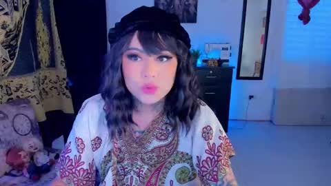 Kimberly Polizzi     online show from 09/24/25, 12:08