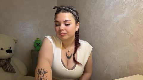Bella online show from 06/17/26, 04:19