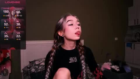 Snapshot of kimiko_luv chatting on 10/25/25, 11:40 Kimiko online show from 10/25/25, 11:40