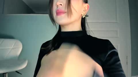 Kiki  online show from 04/18/26, 07:29