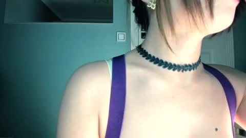 Kiki  online show from 04/19/26, 03:22