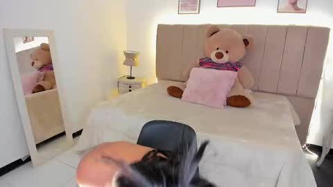 Kim  online show from 11/14/25, 08:29