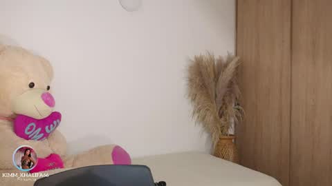 Kim  online show from 04/06/26, 01:47