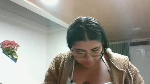 Snapshot of kimmy_kimmy_ chatting on 12/04/24, 11:24 Kimmy online show from 12/04/24, 11:24