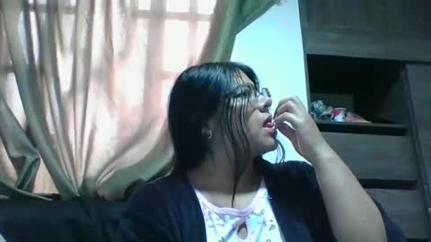 Snapshot of kimmy_kimmy_ chatting on 12/29/24, 06:05 Kimmy online show from 12/29/24, 06:05