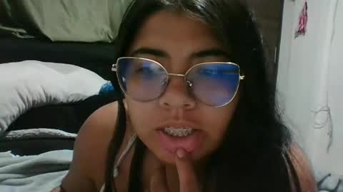 Snapshot of kimmy_kimmy_ chatting on 12/30/24, 04:53 Kimmy online show from 12/30/24, 04:53