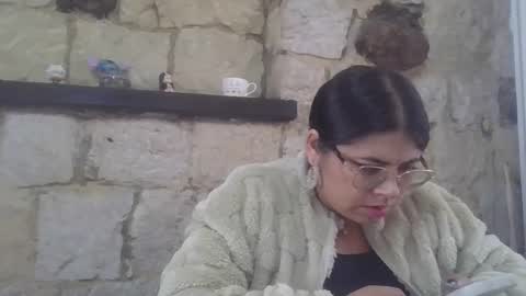 Snapshot of kimmy_kimmy_ chatting on 01/08/25, 04:00 Kimmy online show from 01/08/25, 04:00