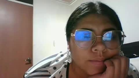 Snapshot of kimmy_kimmy_ chatting on 01/14/25, 04:15 Kimmy online show from 01/14/25, 04:15