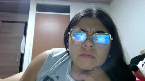 Snapshot of kimmy_kimmy_ chatting on 10/13/25, 03:28 Kimmy online show from 10/13/25, 03:28