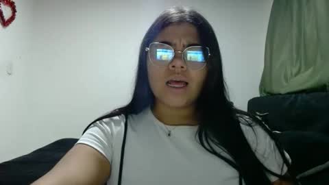 Snapshot of kimmy_kimmy_ chatting on 10/29/25, 12:02 Kimmy online show from 10/29/25, 12:02