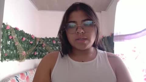 Snapshot of kimmy_kimmy_ chatting on 12/15/25, 05:28 Kimmy online show from 12/15/25, 05:28