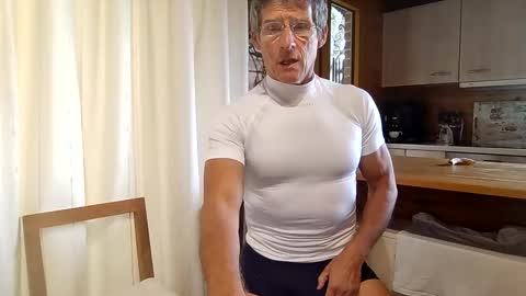 Snapshot of kimonoblues chatting on 12/02/25, 12:54 kimonoblues online show from 12/02/25, 12:54