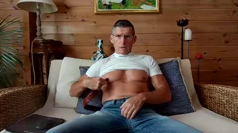 Snapshot of kimonoblues chatting on 12/18/25, 09:59 kimonoblues online show from 12/18/25, 09:59