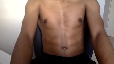 Snapshot of kinda_horny_right_now chatting on 01/01/25, 08:26 Isaac online show from 01/01/25, 08:26